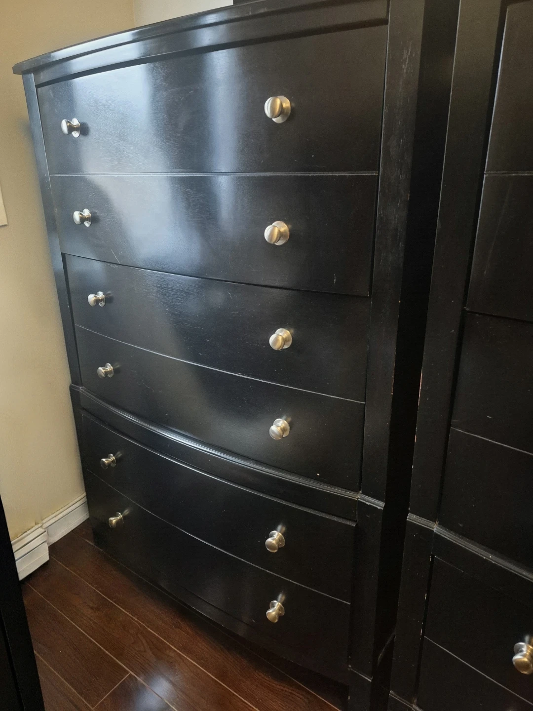 Solid wood total 6 pieces. Drawer Dresser & Matching  nightstand