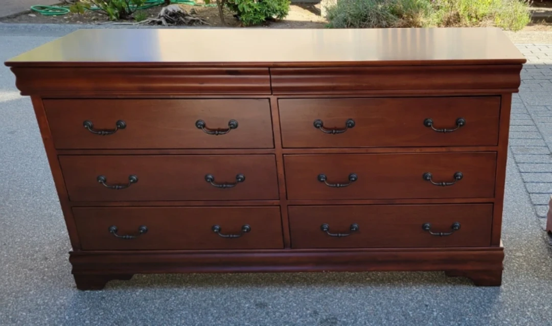 Beautiful Traditional Solid Wood Cherry Sideboard / Dresser. - photo 2