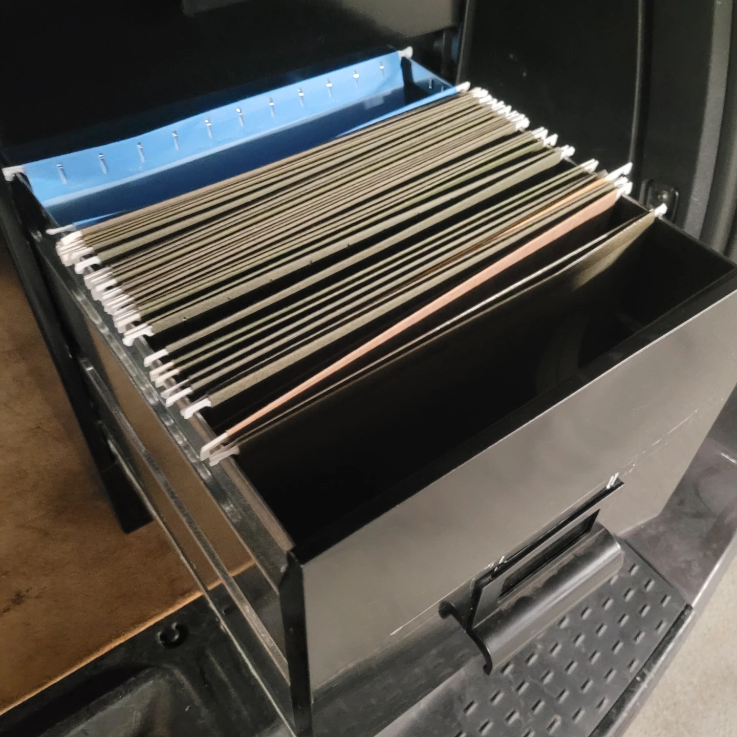 TWO DRAWER METAL FILING CABINET WITH LOCK AND FOLDERS - photo 3