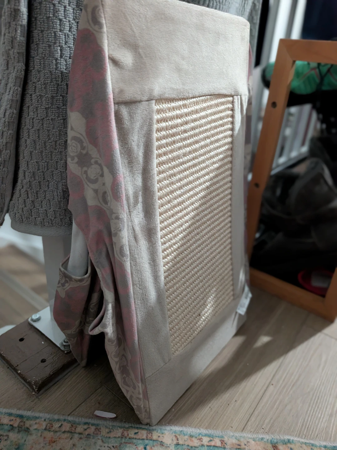Cat Scratching Post and Condo - photo 3