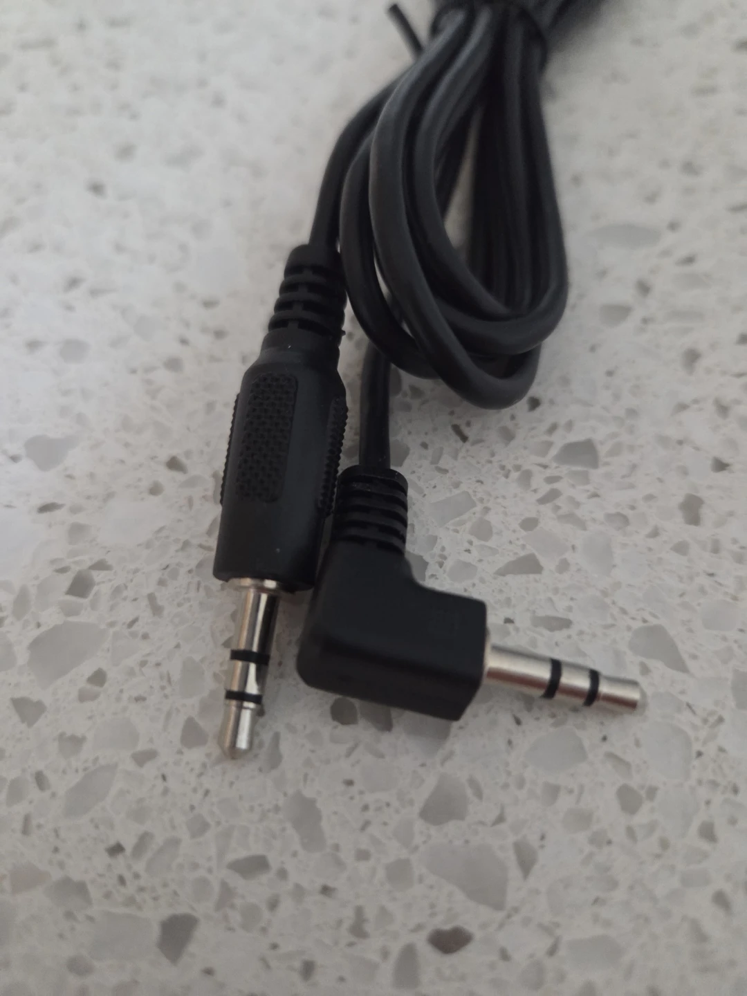 3.5mm Audio Cable with L-Shaped Connector - photo 2