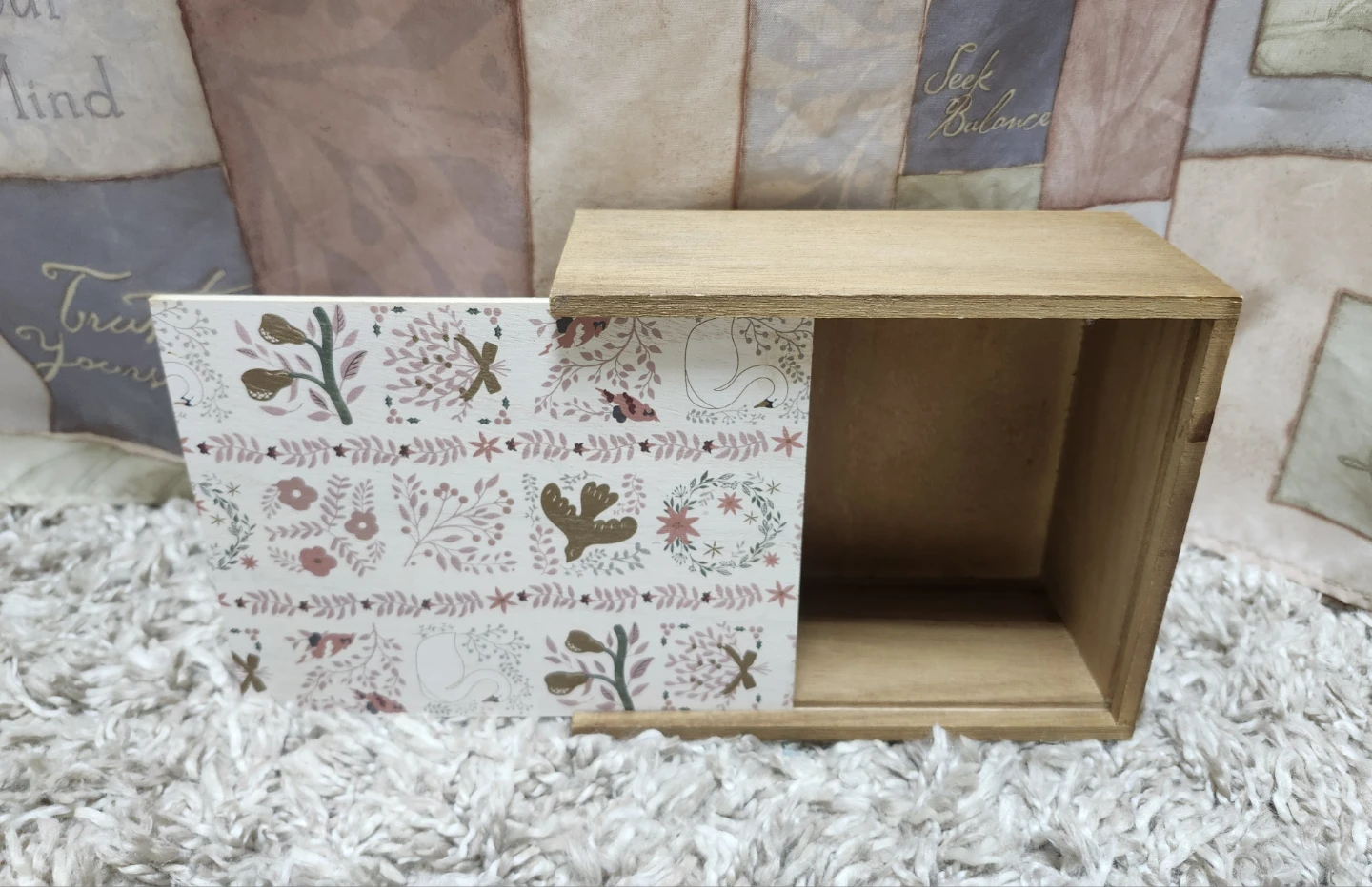 Wooden decorative box with patterned front - photo 2