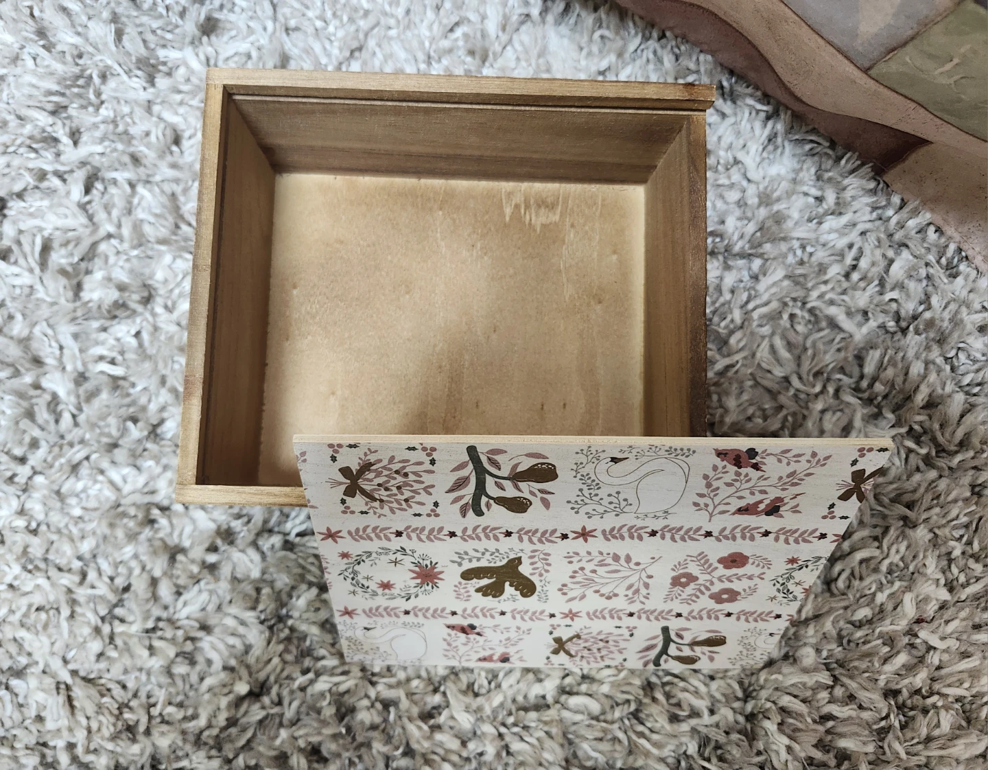 Wooden decorative box with patterned front - photo 3