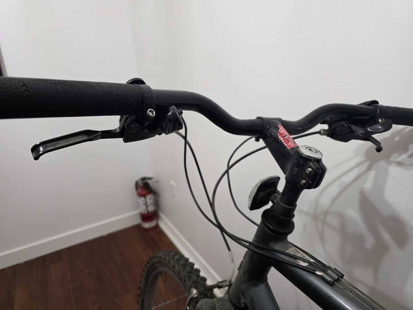 Raleigh Tomahawk Mountain Bike - photo 5