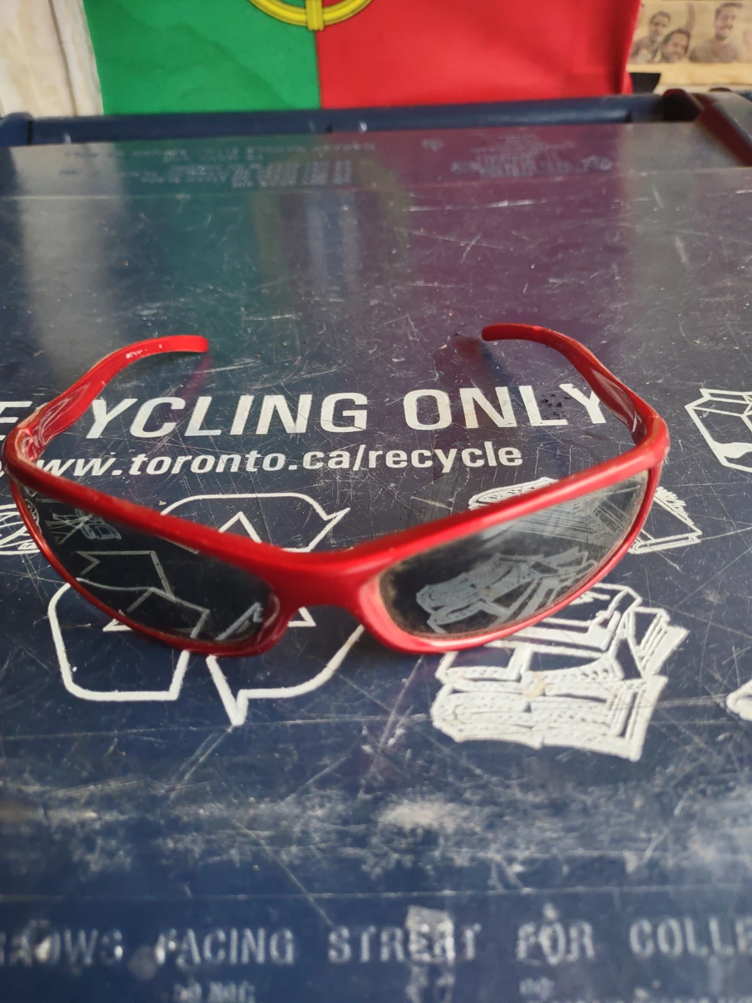 Red Sunglasses - photo 2