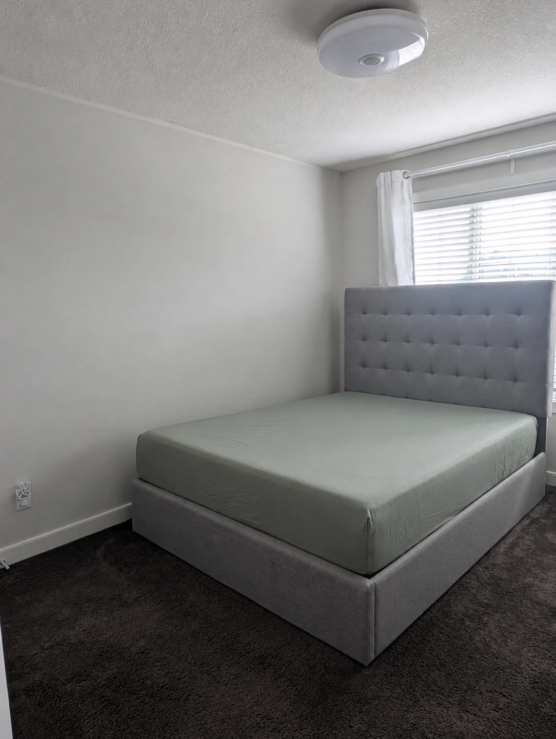 Jace Upholstered Storage Platform Bed - Queen - photo 2