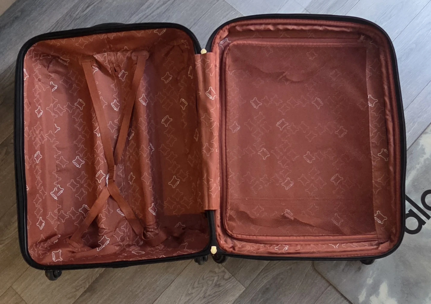 Delsey Hard Shell Luggage - photo 3