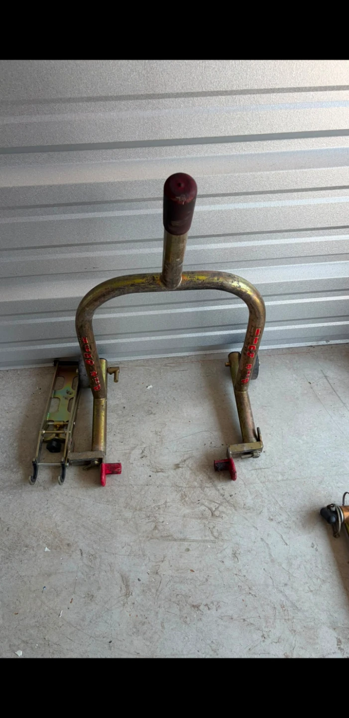 Pitbull Spooled Rear Motorcycle Stand with Removable Handle
