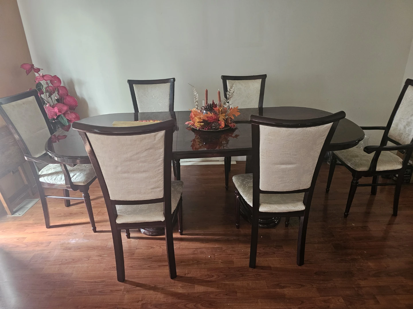 Oval Dining Table with 6 Chairs