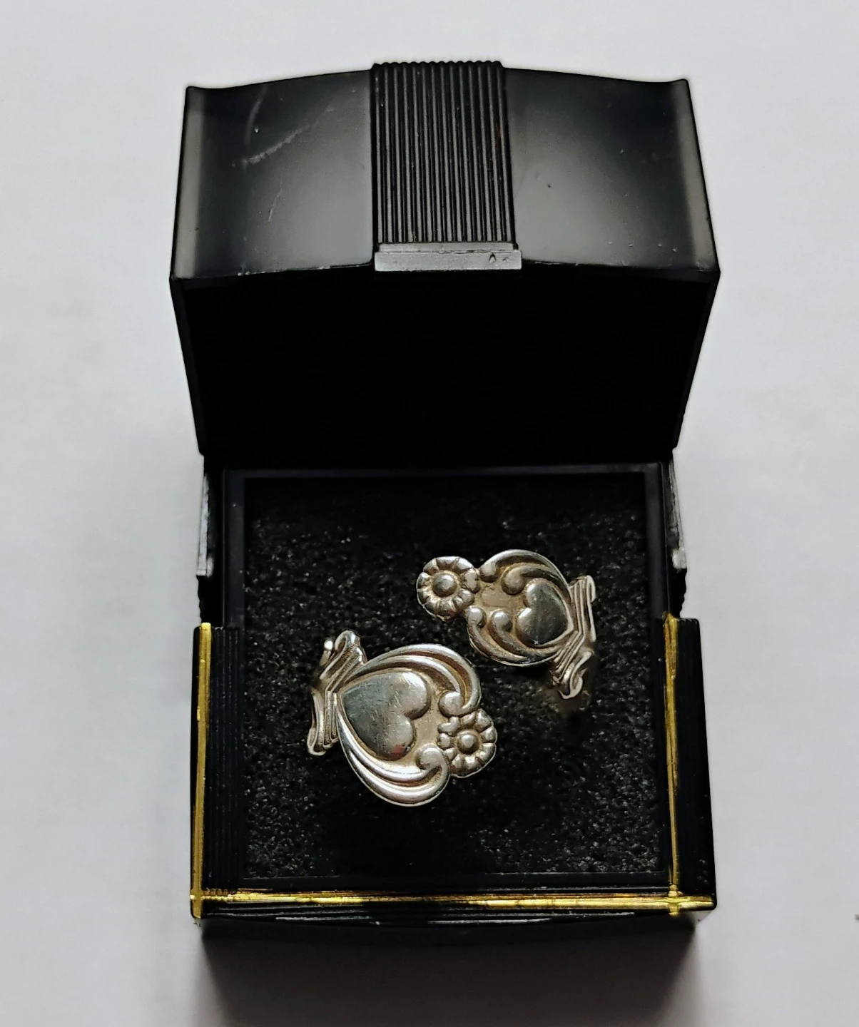 AVON VINTAGE RING (STERLING SILVER)