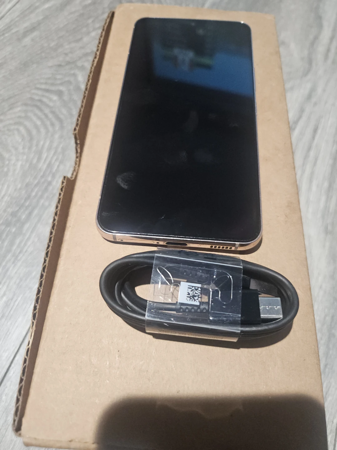 Samsung Galaxy S22 SM-S901U 256GB Unlocked