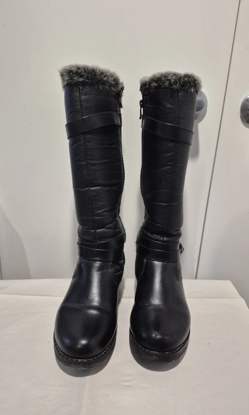 ​Women's Faux Fur Tall Winter Boots (Size 9M)
