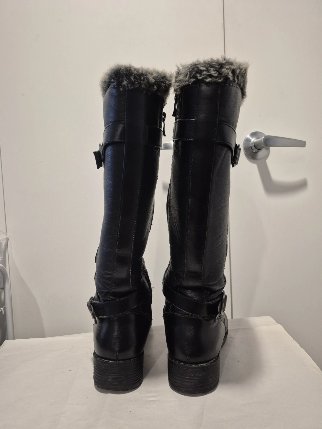 ​Women's Faux Fur Tall Winter Boots (Size 9M) - photo 2