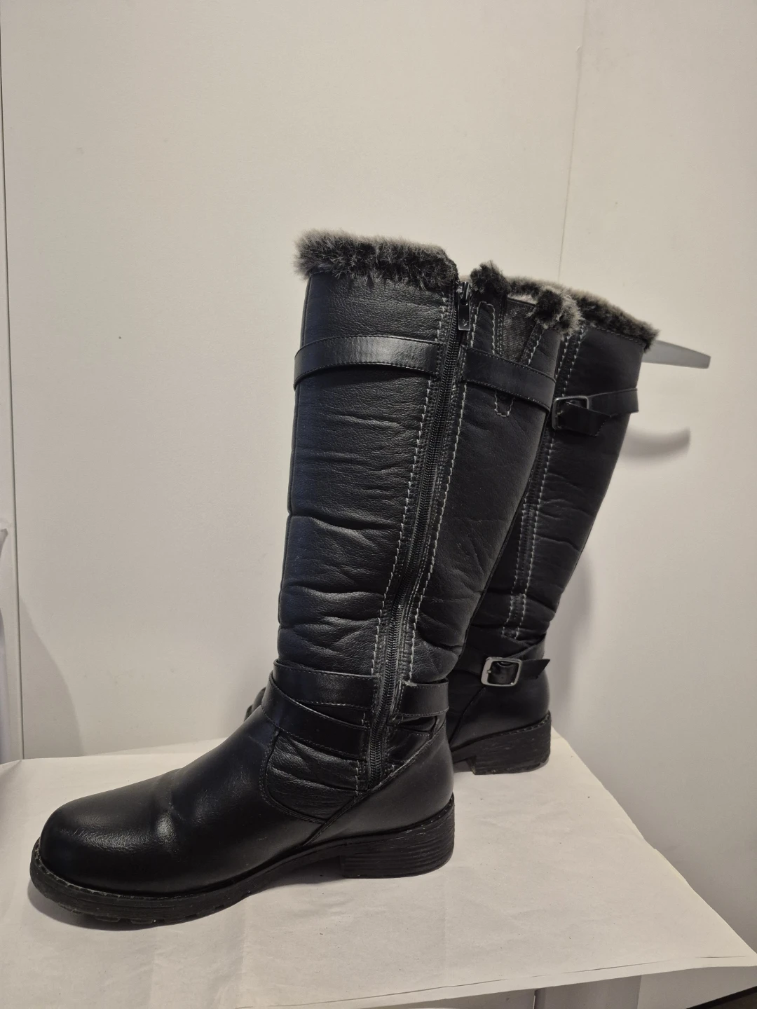 ​Women's Faux Fur Tall Winter Boots (Size 9M) - photo 4