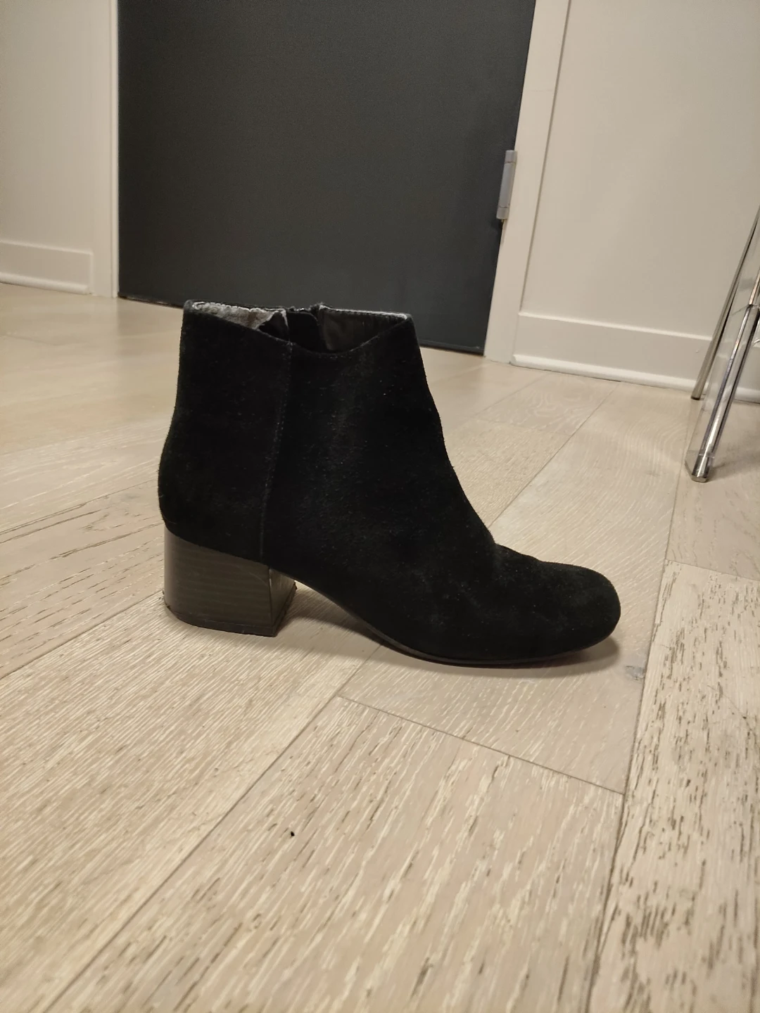 Kenneth Cole Reaction Suede Booties Size 6.5 - Very comfortable - photo 2