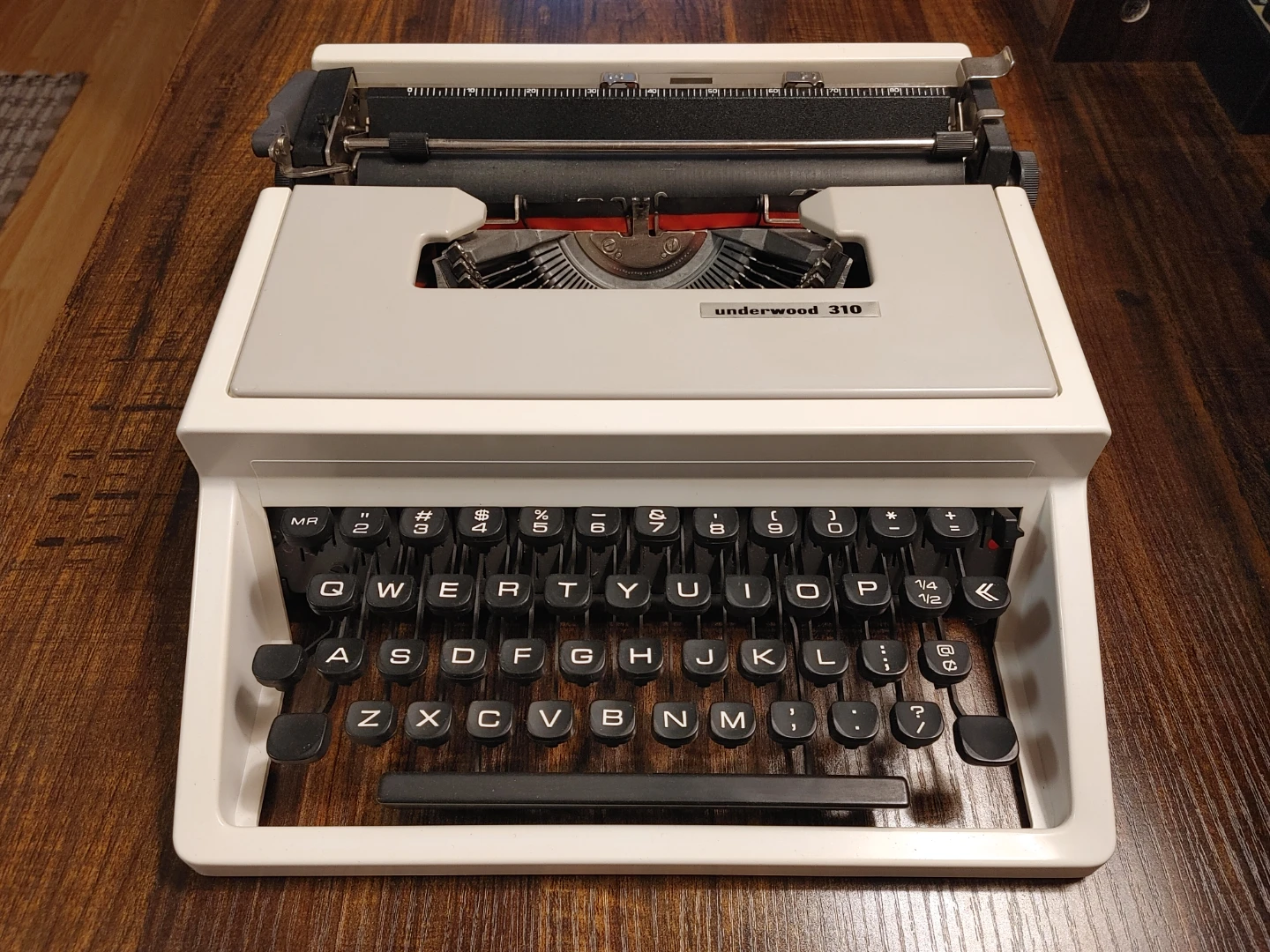 1970s Vintage Underwood 310 Portable Typewriter - (WORKS)