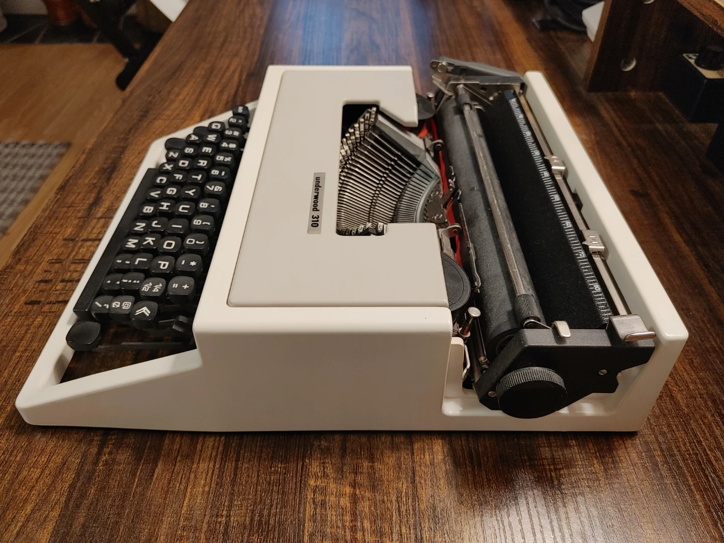 1970s Vintage Underwood 310 Portable Typewriter - (WORKS) - photo 2