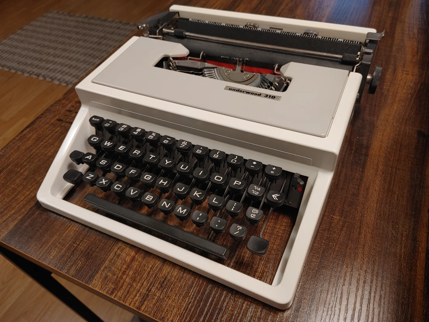 1970s Vintage Underwood 310 Portable Typewriter - (WORKS) - photo 3