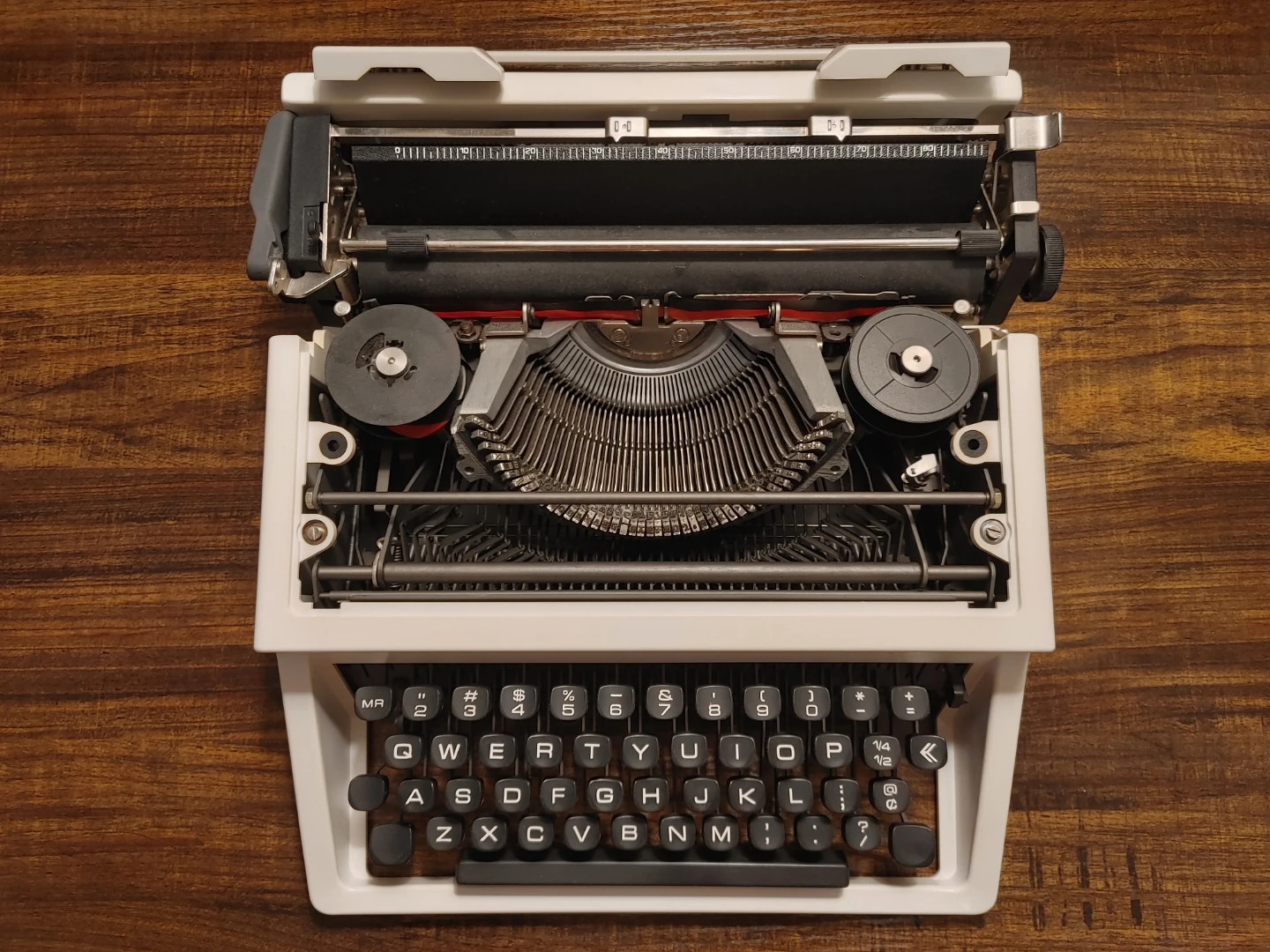 1970s Vintage Underwood 310 Portable Typewriter - (WORKS) - photo 4
