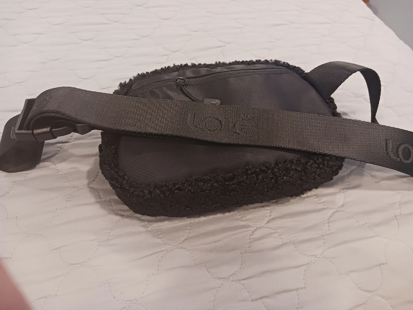BRAND NEW LOLE Black Fleece Fanny Pack....😁😊😍 - photo 3