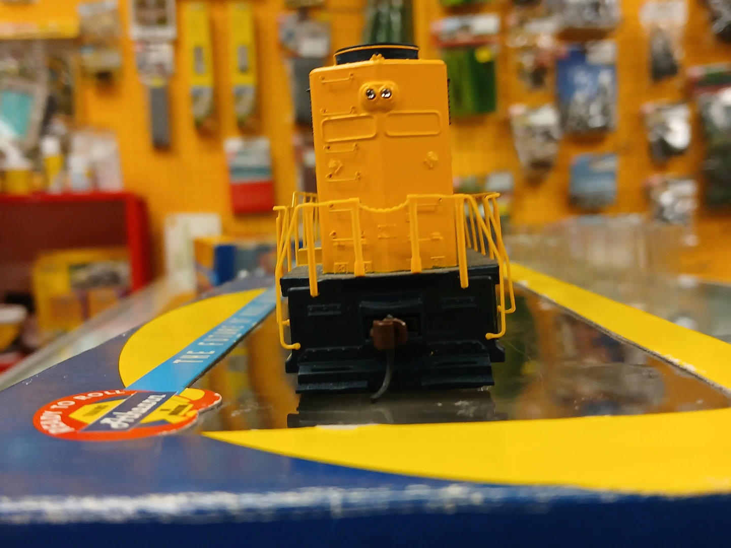 Athearn Santa Fe Model Train Locomotive 3332 - photo 4