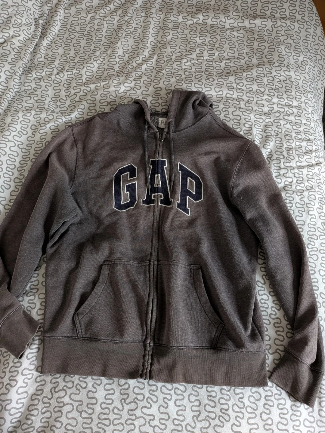 Grey/brown GAP hoodie with a zipper