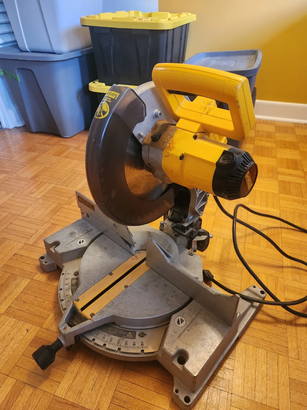 DEWALT Compound Miter Saw - photo 2