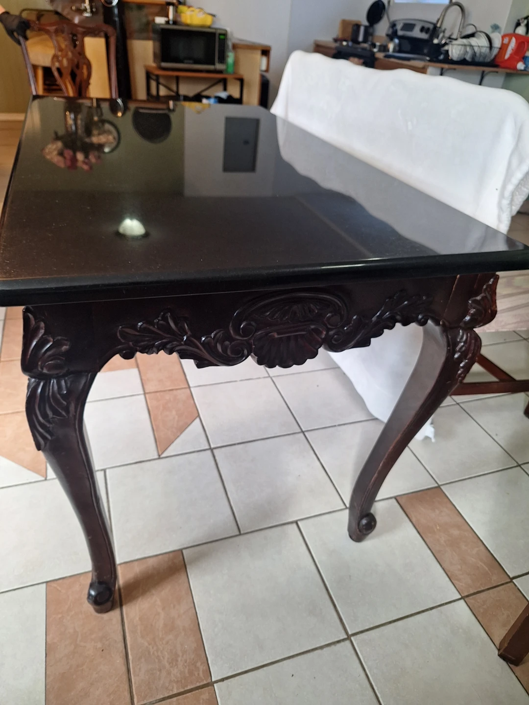 Carved vintage-style table with a black marble top - photo 4