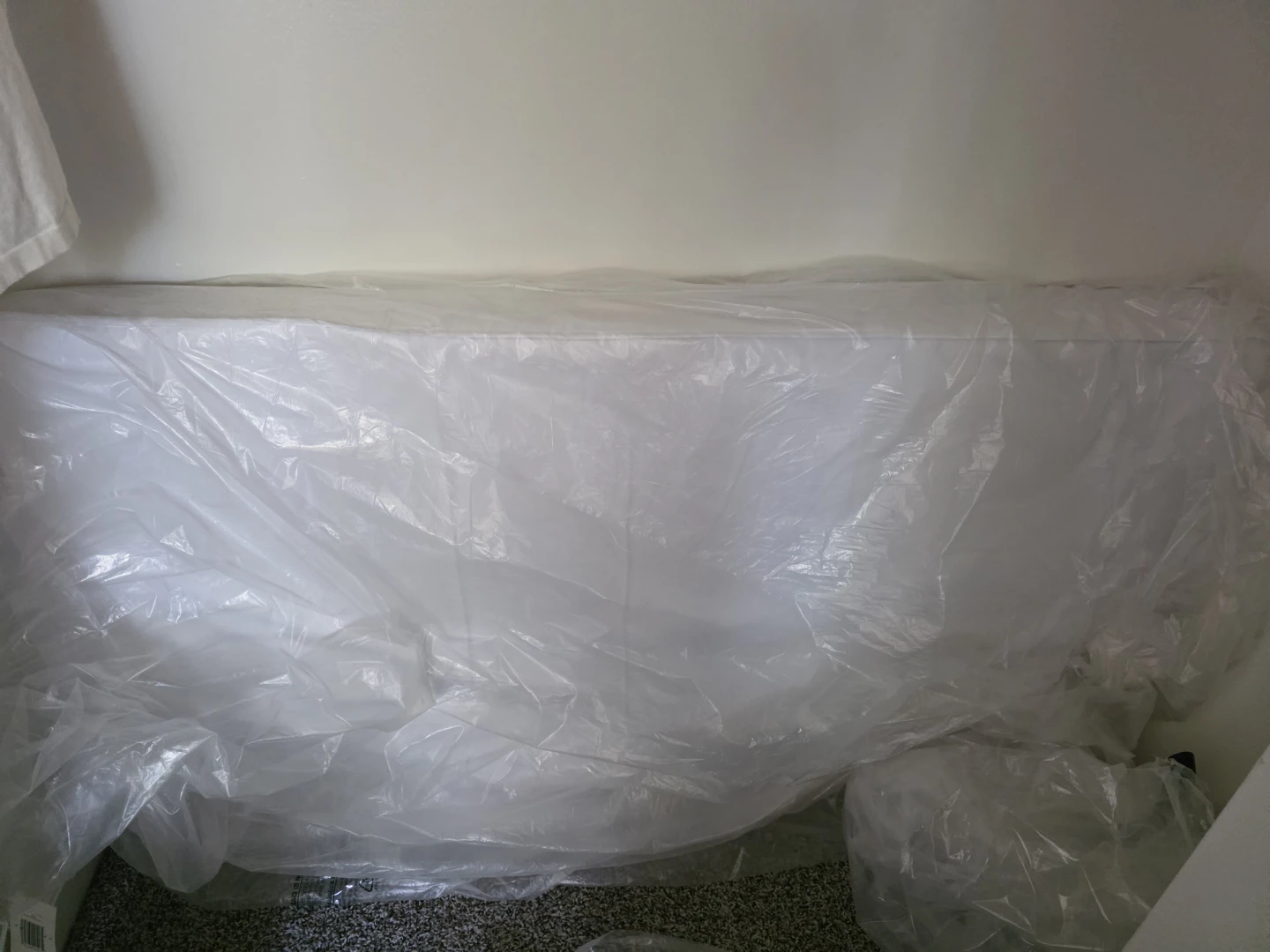 White Crib and mattress - photo 3