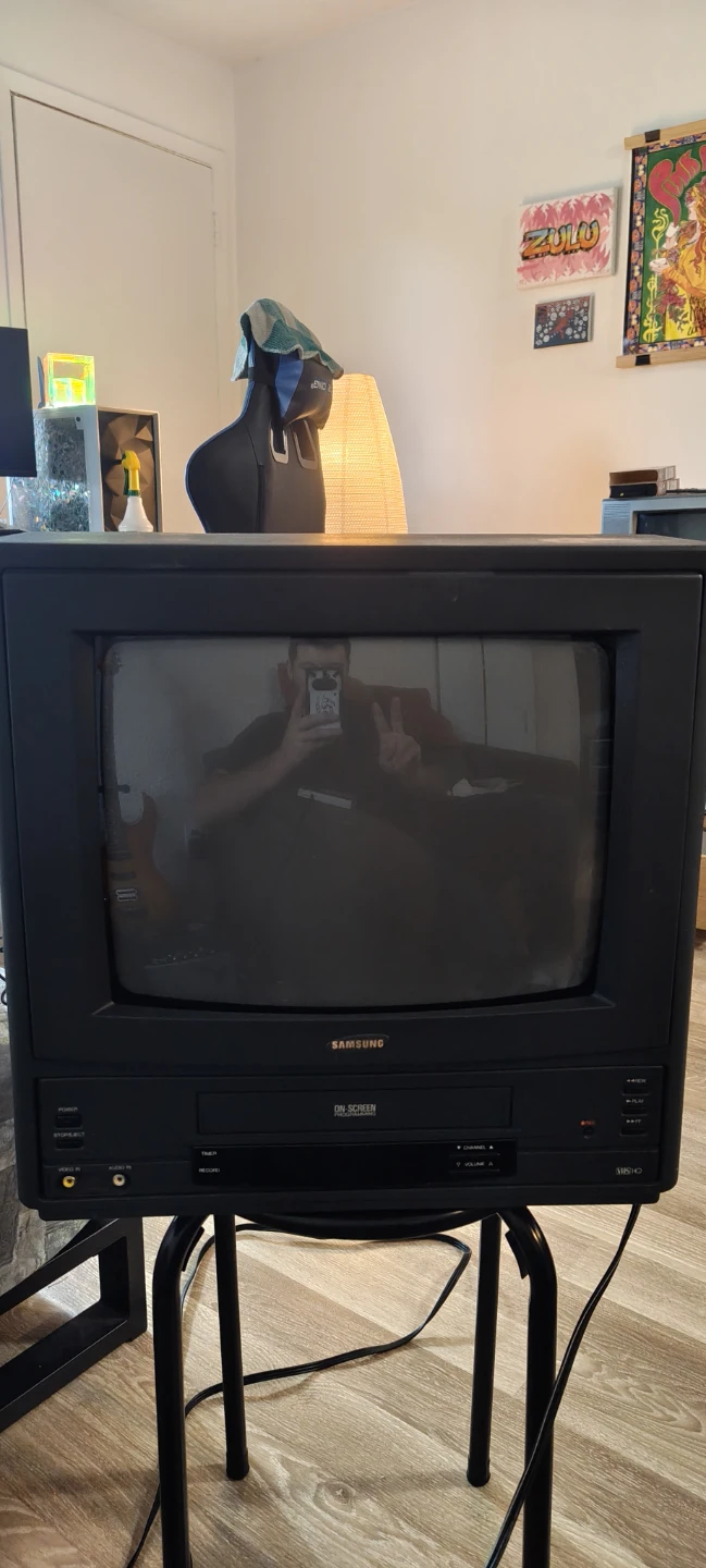 Samsung 13" TV + VCR combo - photo 3