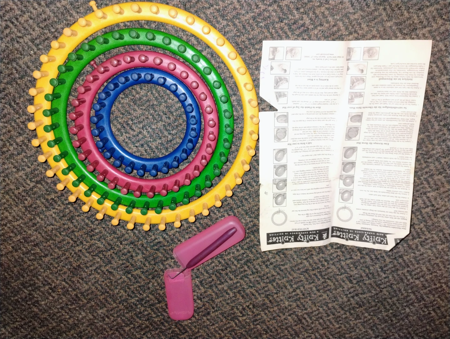 Knifty Knitter Knitting Loom Set