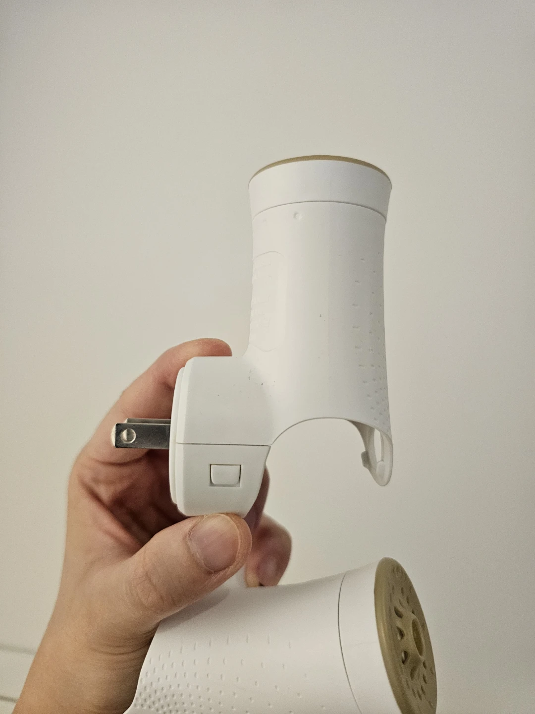 Glade White Plug-in Air Freshener Units (2-Pack) - photo 2