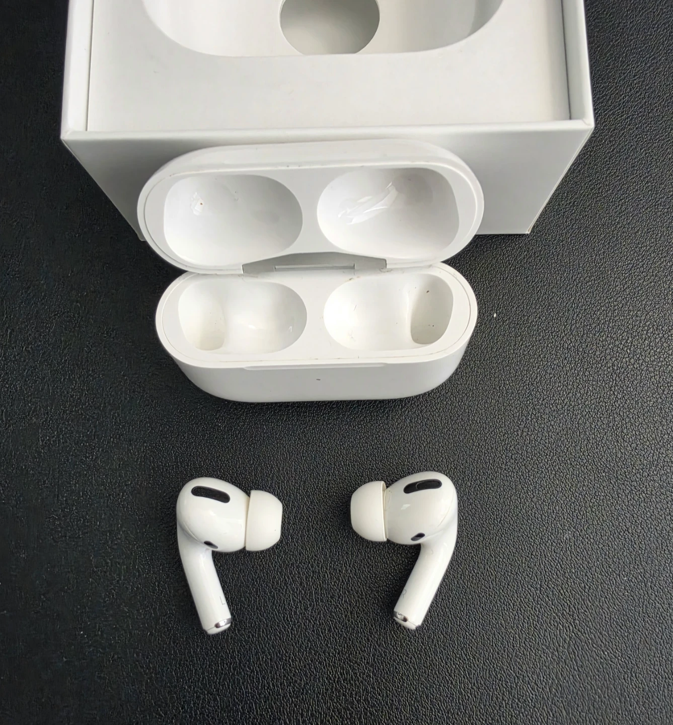 Apple AirPods Pro (1st Gen) - photo 3
