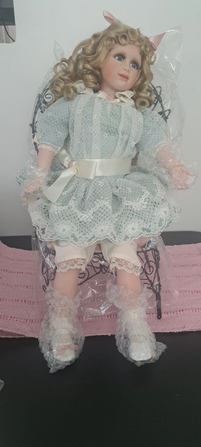 Porcelain doll (Hamilton Collection) - photo 2