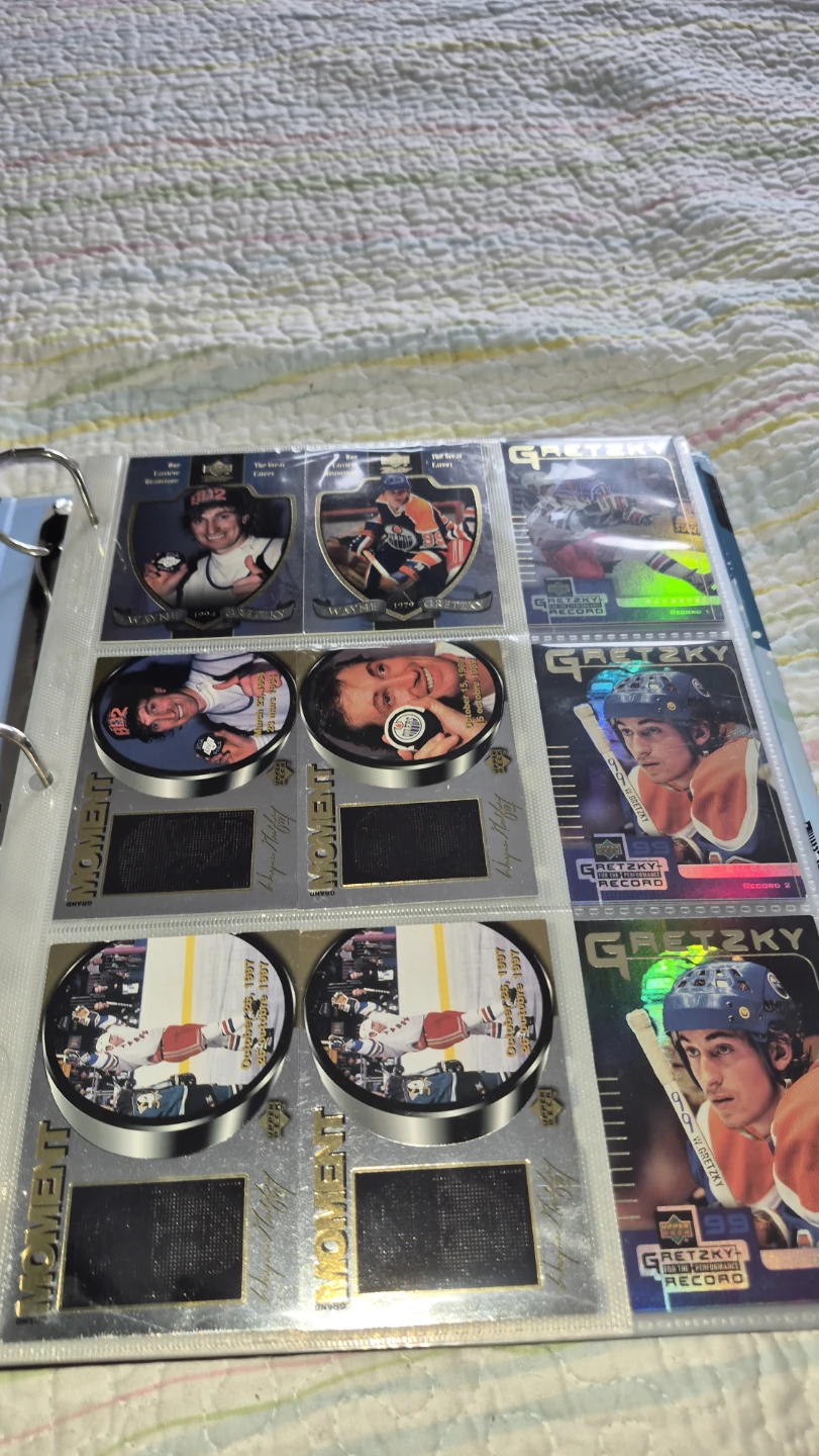 Wayne Gretzky Hockey Cards Collection - photo 2