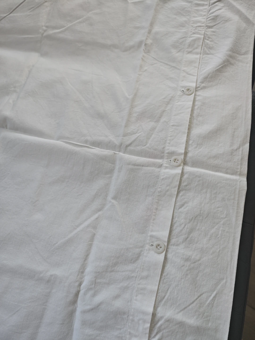 White Embroidered Pillowcase with Button Closure - photo 3
