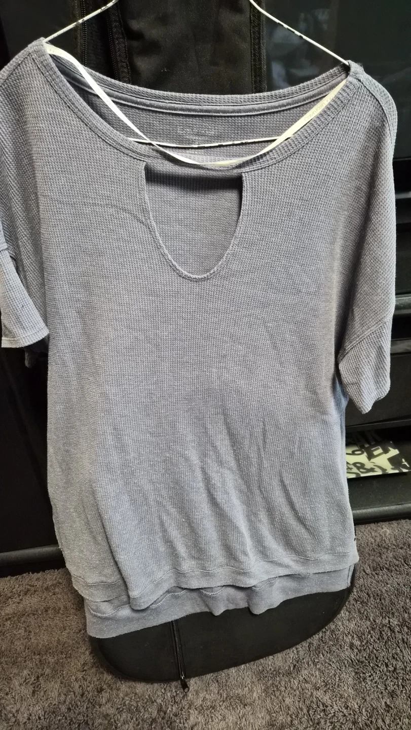 9 medium size bundled clothes - photo 4