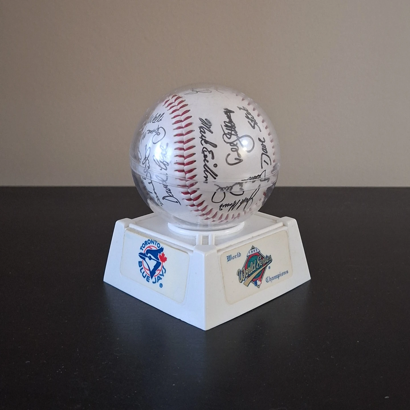 1992 World Series Commemorative Replica Autographed Baseball