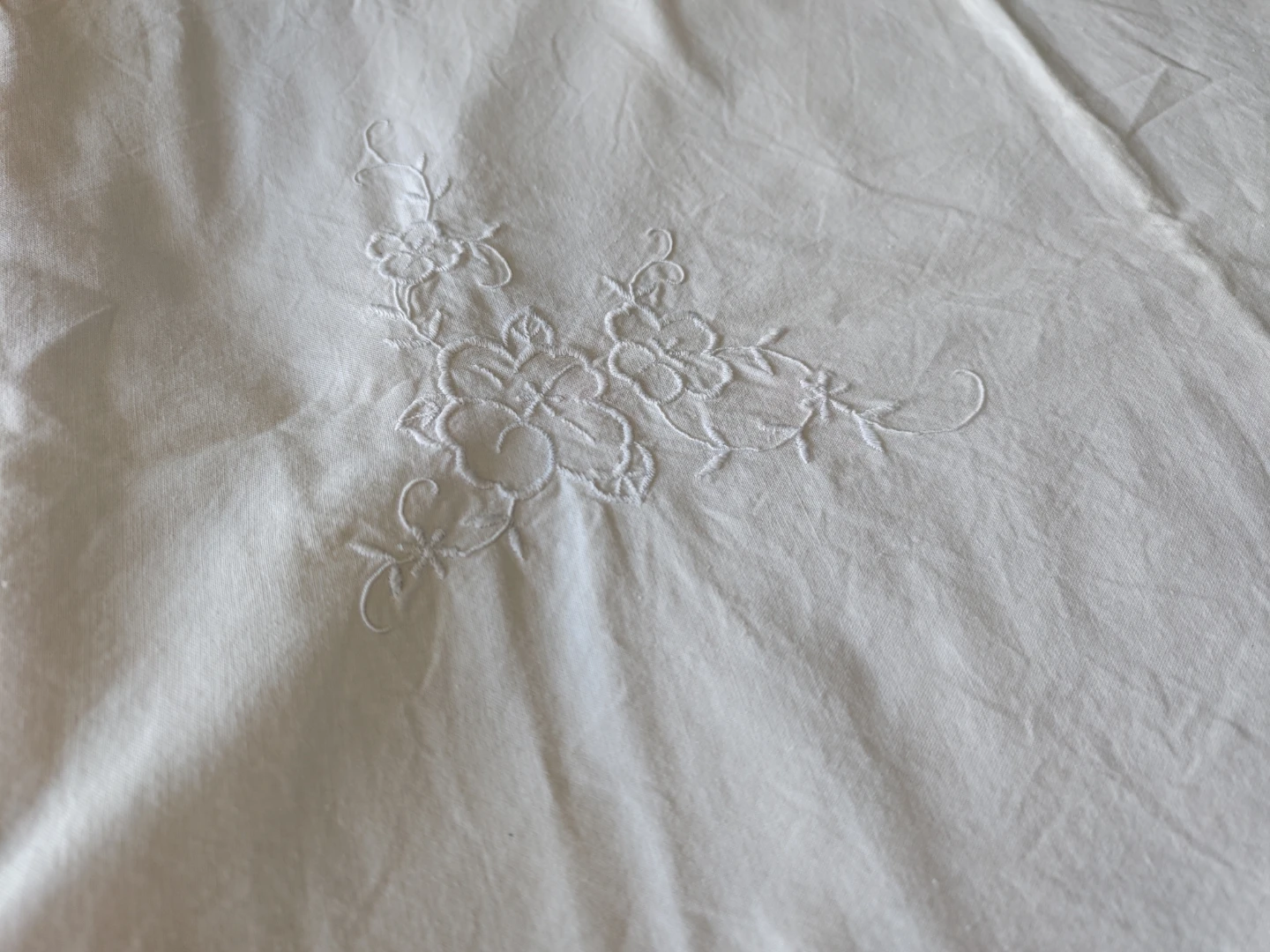 White Embroidered Pillowcase with Button Closure - photo 4