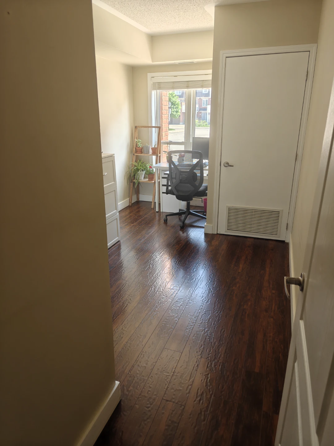 1 Bedroom + Private Bathroom in 2-Bedroom Condo - photo 5