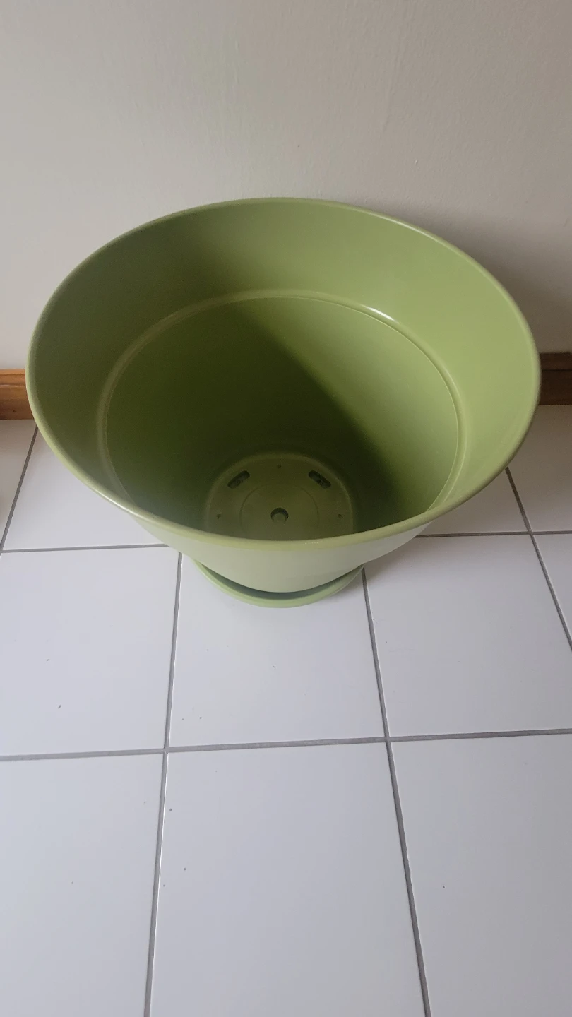 Light Green Planter Pot with Saucer - photo 2