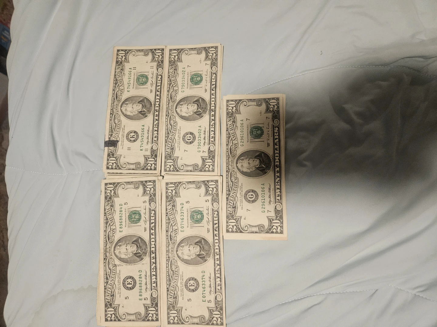 Lot of 25 older $20 Bills no bends - photo 2