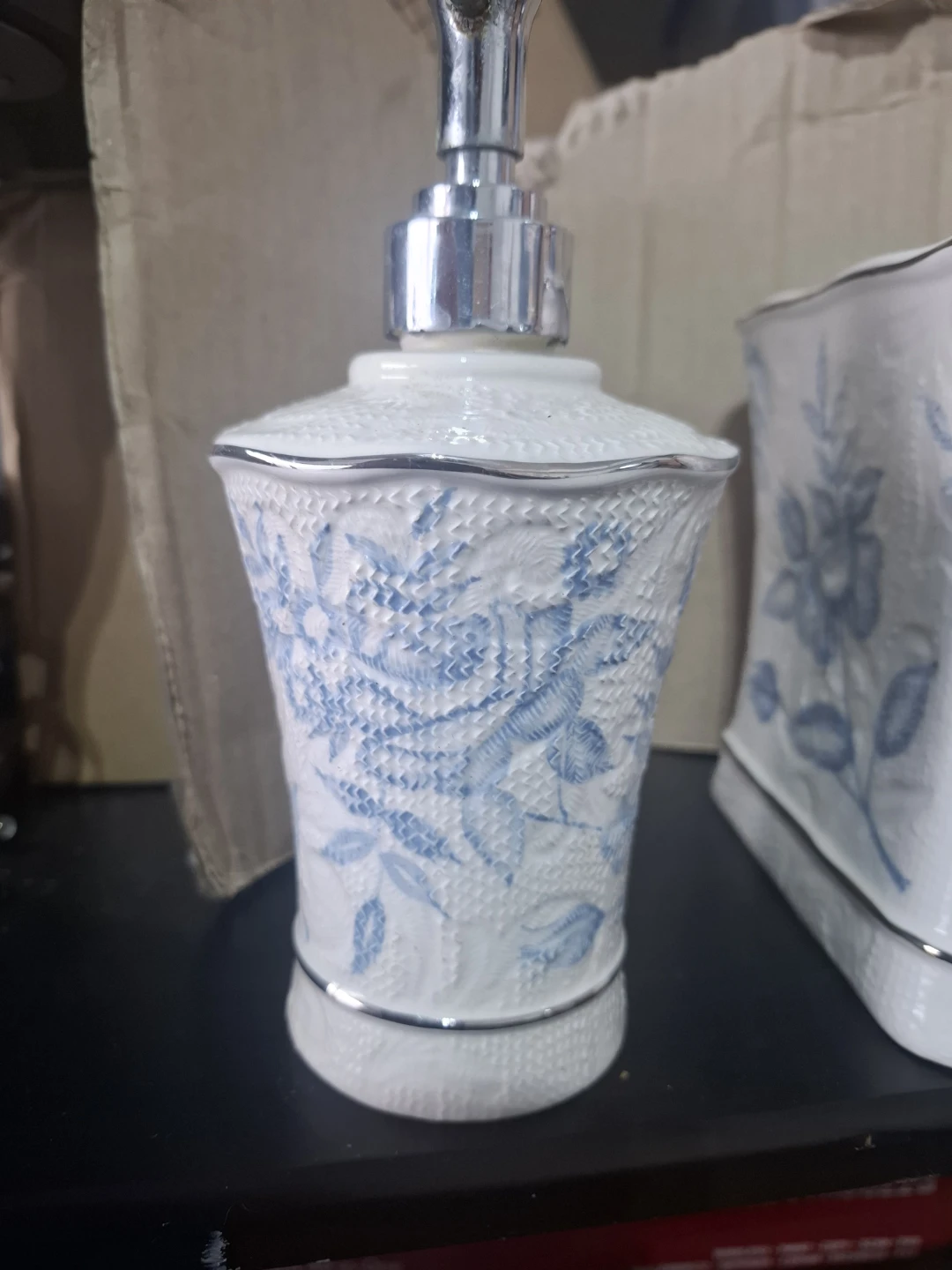 Earl & Wilson Soap Dispenser - Blue Floral - photo 2