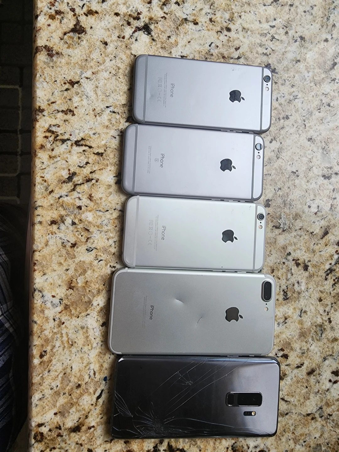 Assorted iPhones and Samsung Galaxy - photo 2