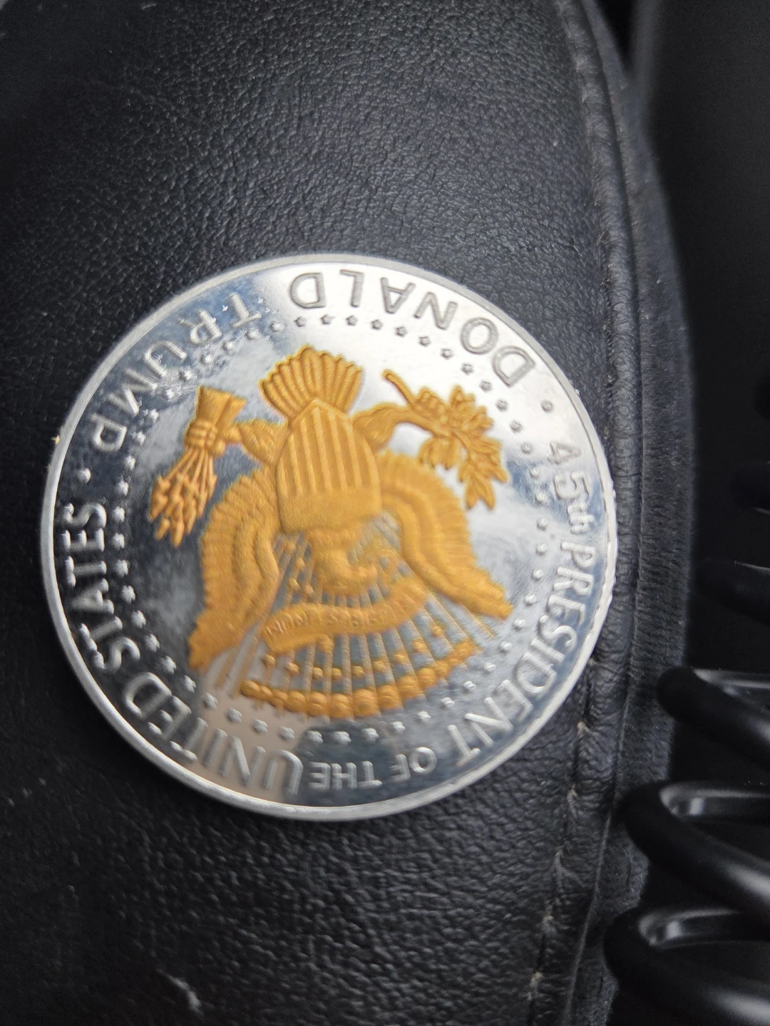 Donald Trump 2020 Collector Coin - photo 3