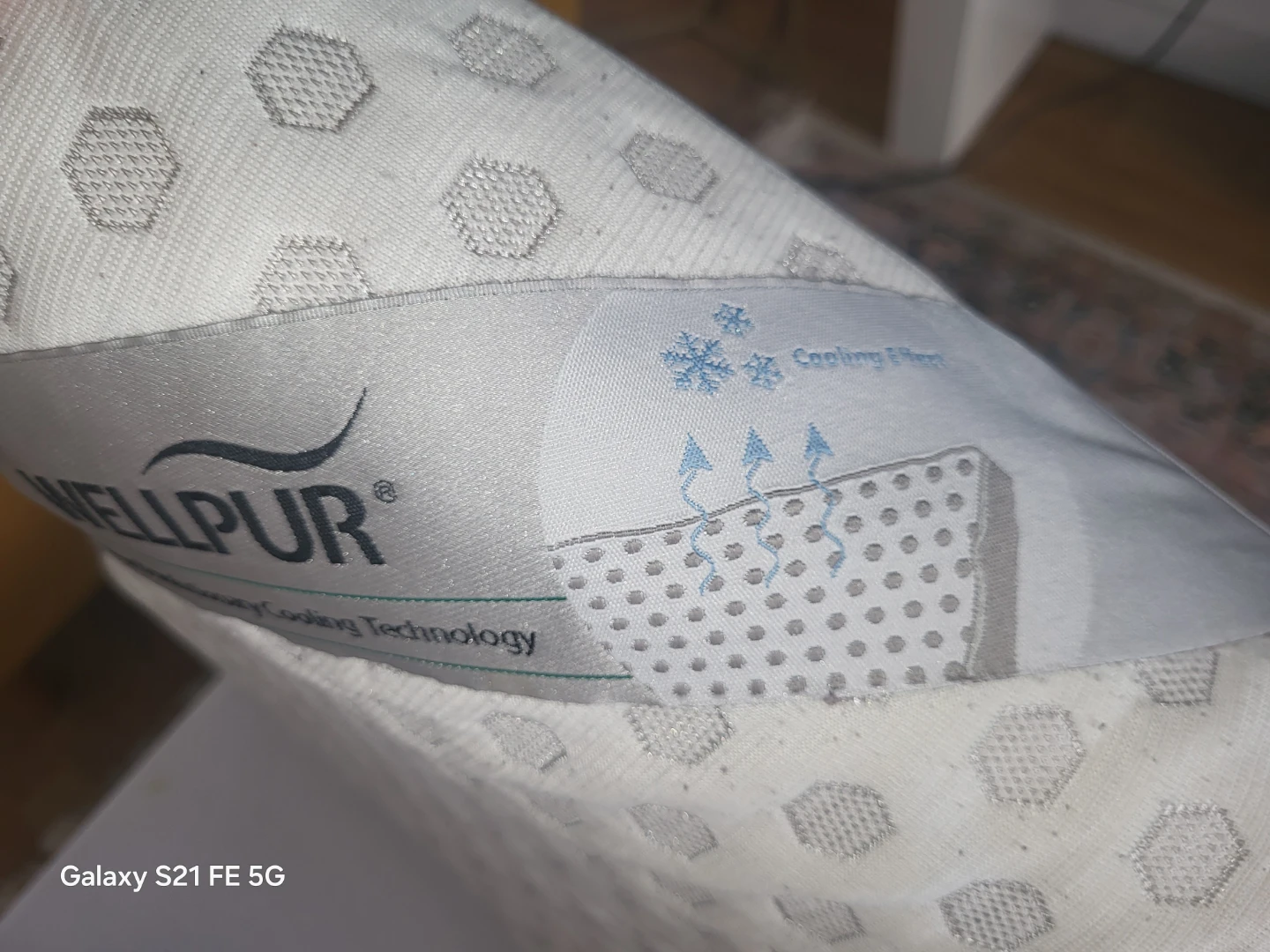WELLPUR Memory Foam Pillow with Cooling Technology