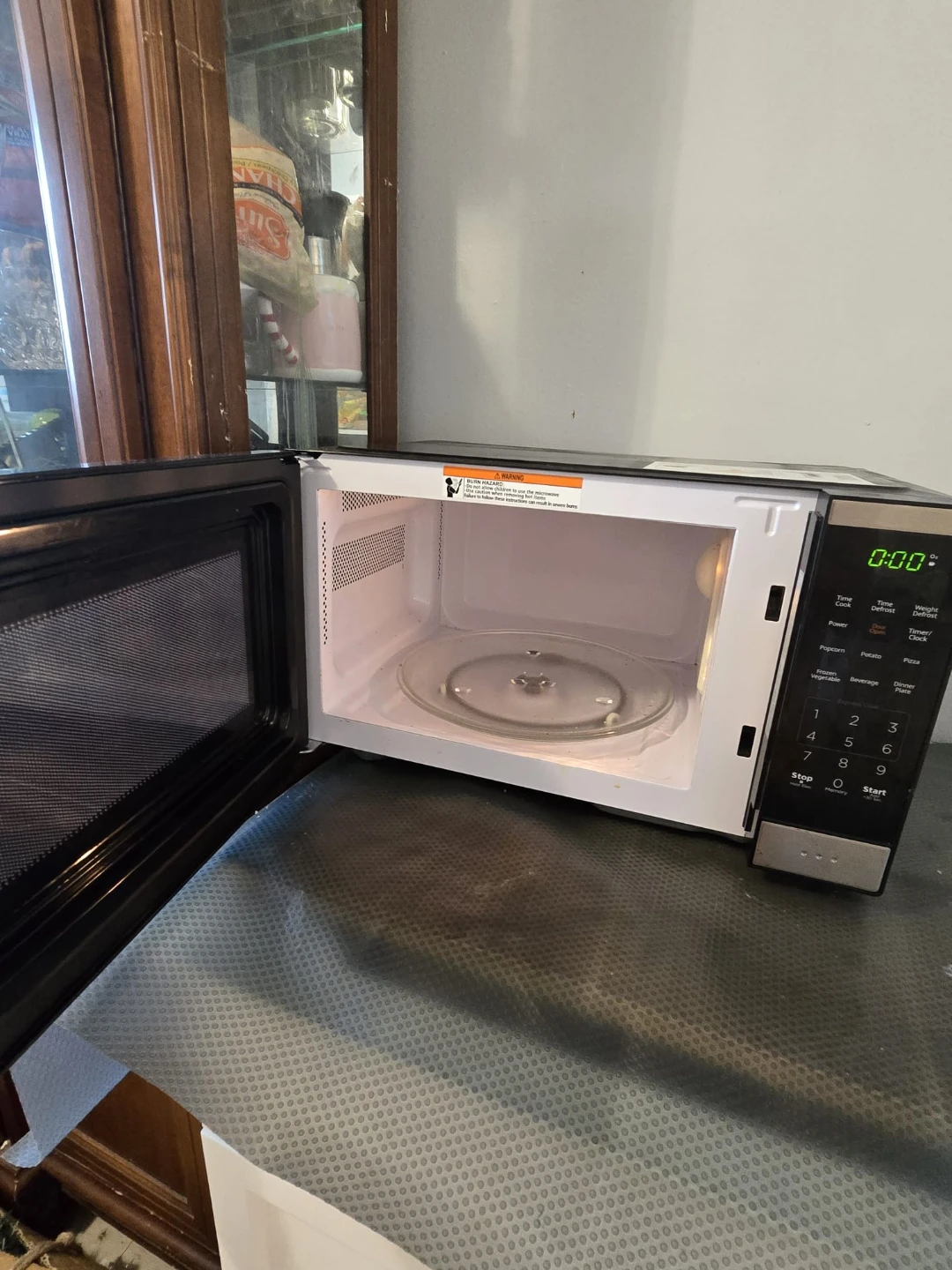 Black+Decker Microwave Oven - photo 3