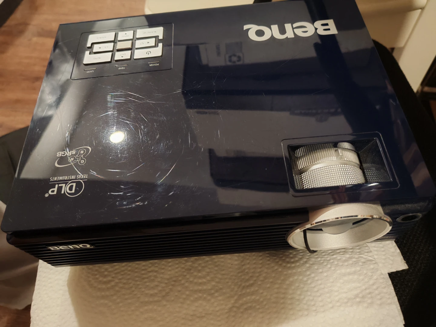 Projector and screen benq