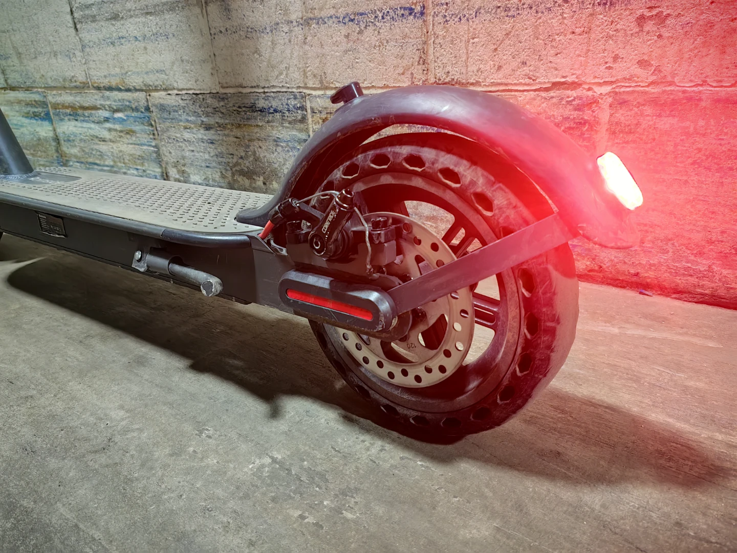 Roamside electric scooter with charger - photo 4