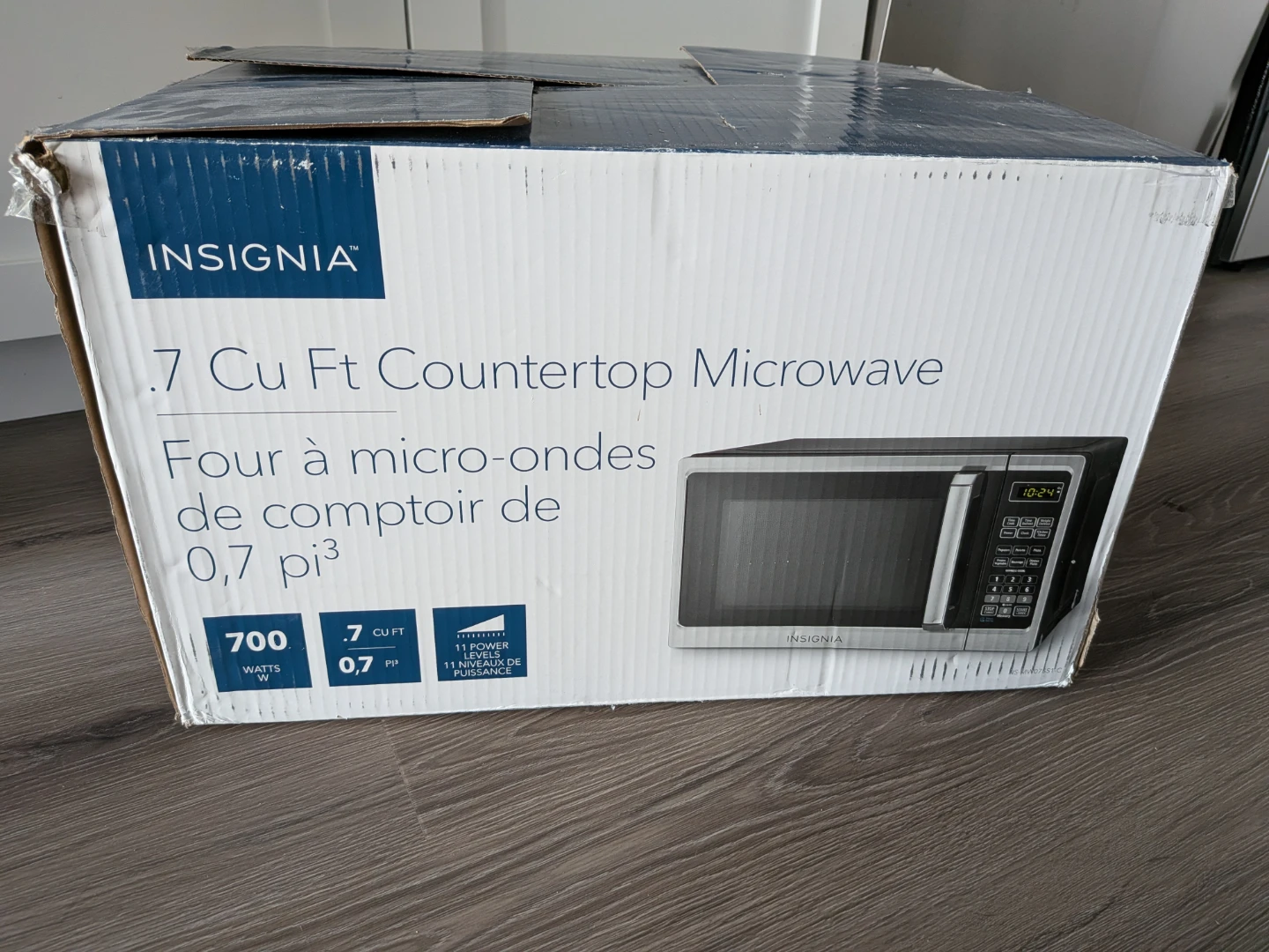 Insignia 0.7 Cu Ft Countertop Microwave - photo 2
